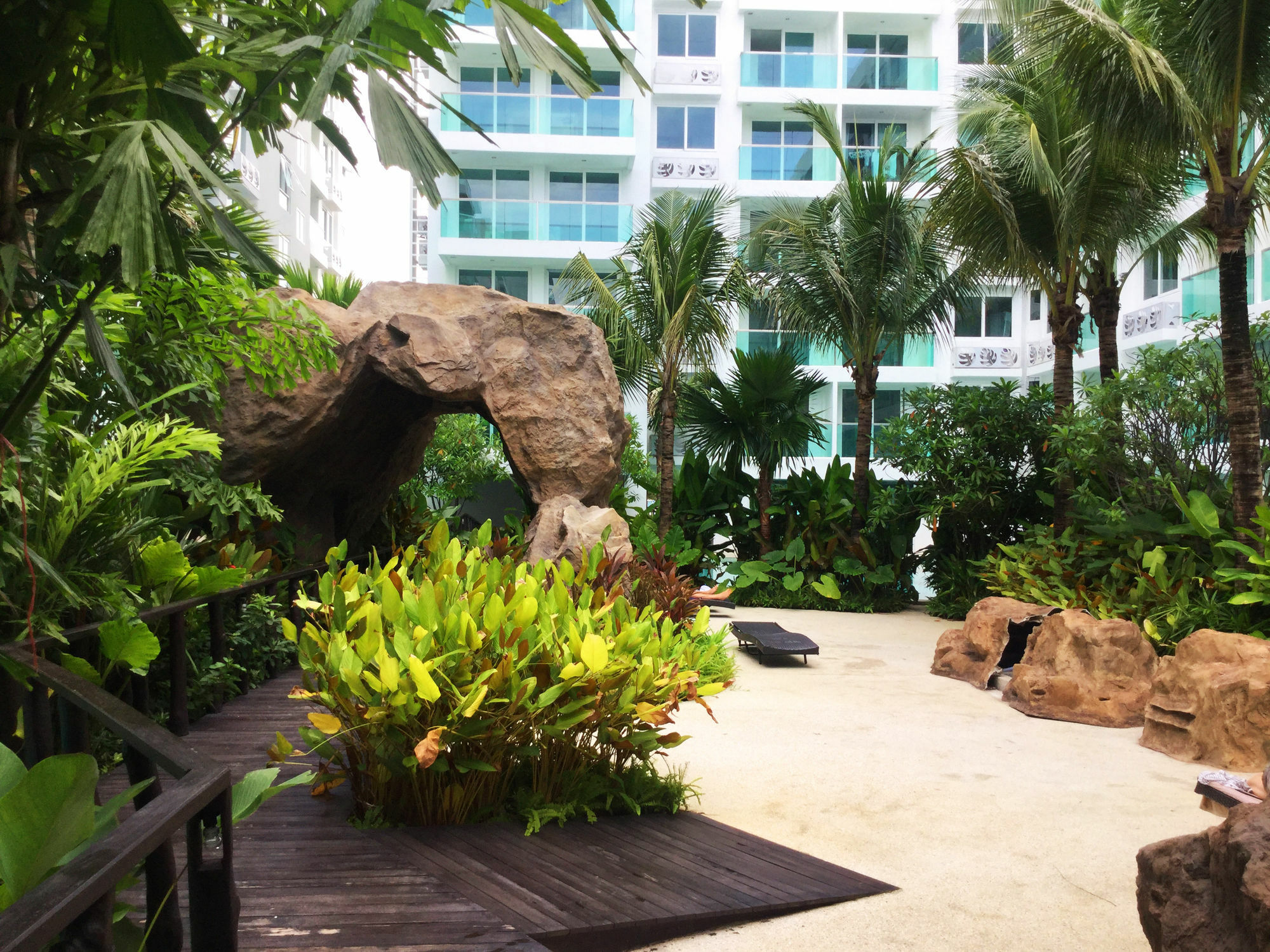 Amazon Residence By Pattaya Sunny Rentals Jomtien Exterior foto