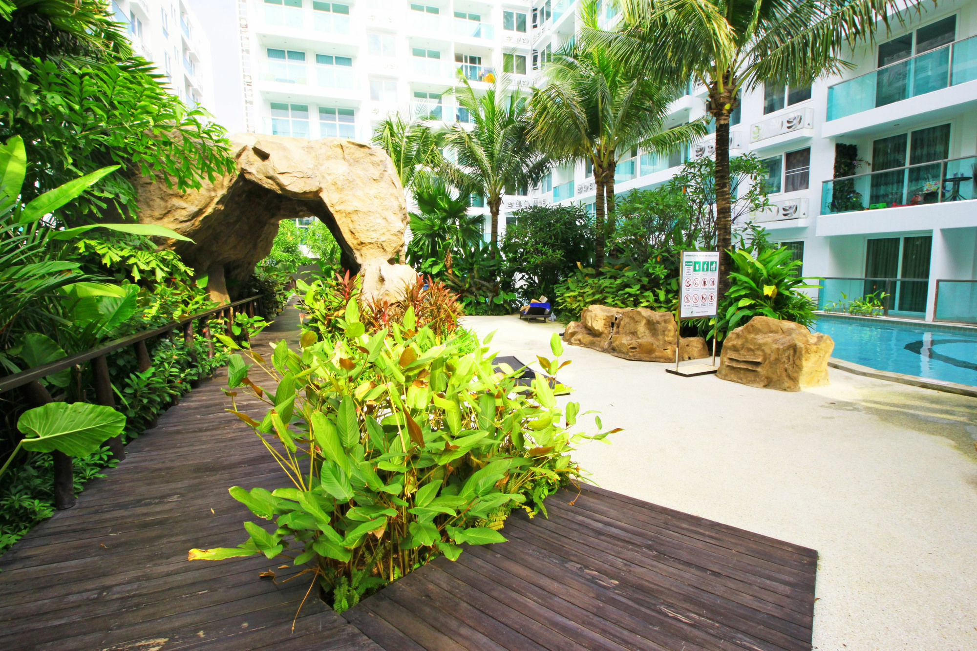 Amazon Residence By Pattaya Sunny Rentals Jomtien Exterior foto